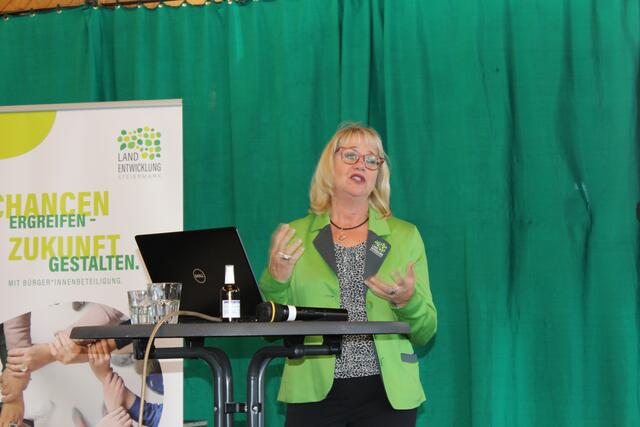 Sandra Höbel, die Geschäftsführerin der Landentwicklung Steiermark legte ihre Vision dar.  | Foto: Katrin Löschnig