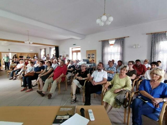 Die Präsentation der Chronik lockte viele Gäste ins Pfarrheim. | Foto: Gerhard Klepits