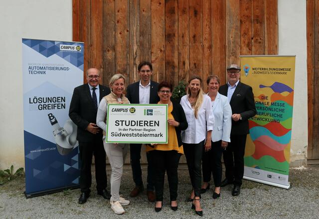 Bei der Weiterbildungsmesse Südweststeiermark am Grottenhof wurde das erste Studienangebot in der Region präsentiert. Ab 2023/24 stehen 15 Studienplätze des Bachelorstudiengangs Automatisierungstechnik der FH Campus02 zur Verfügung.
  | Foto: Regionalmanagement