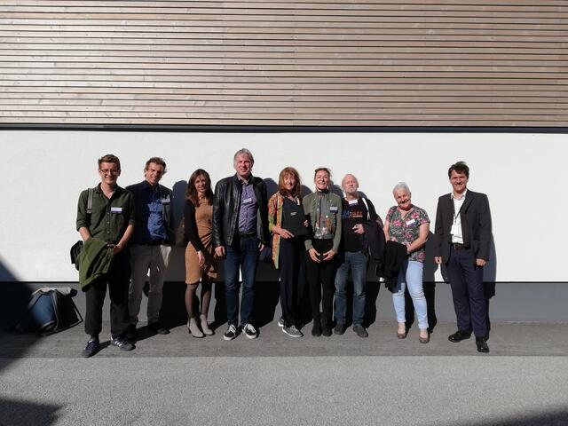 Thementisch: Visionärer Ausblick
Strahlende Kunst- und KulturarbeiterInnen vom Salzkammergut bis ins Salzatal | Foto: Veronika Frank