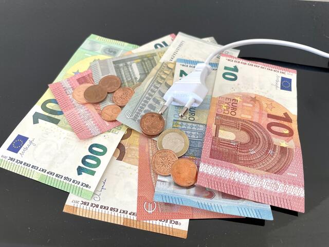 Im Vergleich zum April 2021 ist Strom heute um 8,5 Prozent teurer. | Foto: Christina Gärtner
