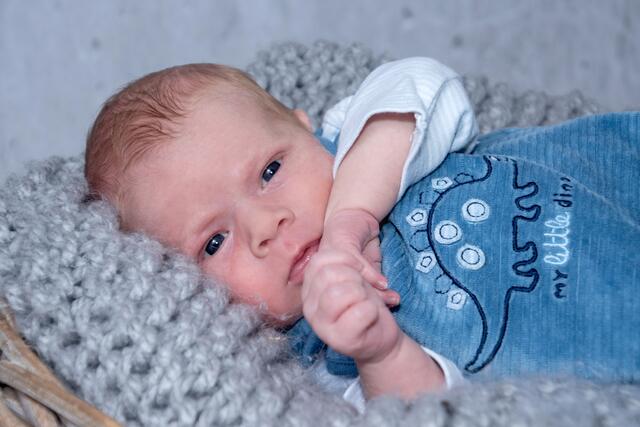 Moritz
Geburt: 14. November 2021
53 cm, 3.615 g
Maxi Thielemann und Hannes Pommer aus Hasreith | Foto: Stephanie Kaiser
