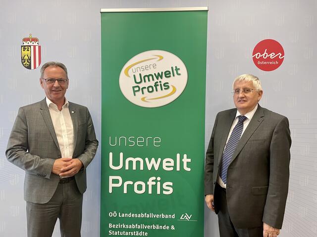 Roland Wohlmuth, Vorsitzender des Oberösterreichischen Landesabfallverbandes und Johann Hingsamer, Präsident des Oberösterreichischen Gemeindebundes. | Foto: OÖ. LAV