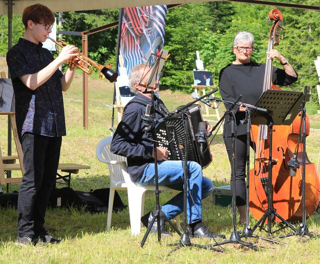 Berührendes musikalisches Rahmenprogramm | Foto: Boris Novak