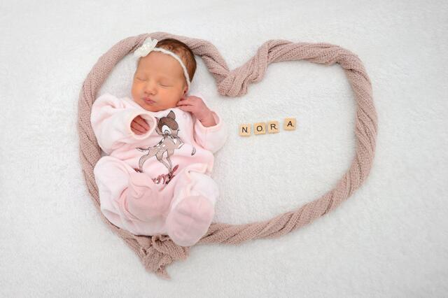 Nora
Geburt: 15. April 2022
50 cm, 2.440 g
Susanne Pommer und Sascha Hengstberger aus St. Andrä | Foto: Baby Smile