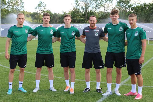 Von links: Neuzugang Christoph Monschein, Philipp Birglehner, Belmin Beganovic, SVR-Cheftrainer Christian Heinle, David Ungar und Neuzugang Michael Martin. | Foto: SVR/Reinhard Schröckelsberger