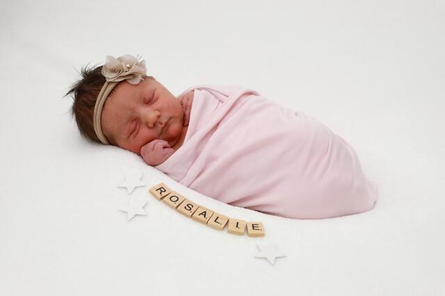Rosalie
Geburt: 13. Jänner 2022
50 cm, 3.450 g
Michelle Neuwirth und Christopher Legat aus St. Andrä-Höch | Foto: Baby Smile