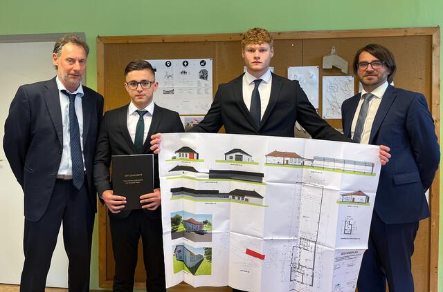 Prof. Peter Hofbauer, Nico Burjan, Maximilian Brunner und Prof. Christoph Schermann (v.l.) | Foto: HTL Pinkafeld