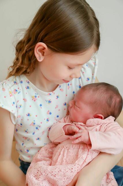 Nora
Geburt: 16. Februar 2022
51 cm, 3.590 g
Isabella Hofer und Martin Legat aus Gabersdorf (Schwester Elena) | Foto: Privat