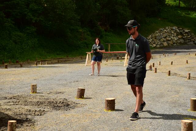 Jasmin Siehs und Sebastian Juen (v.li.) waren unter anderem für die Auswertung beim Transporter-Parcours zuständig. | Foto: Theresa Reinalter