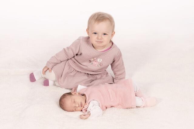 Theresa
Geburt: 27. Jänner 2022
49 cm, 2.660 g
Beatrice Krois und Harald Hermann aus St. Nikolai im Sausal | Foto: Hannes Loske  - artigebabys