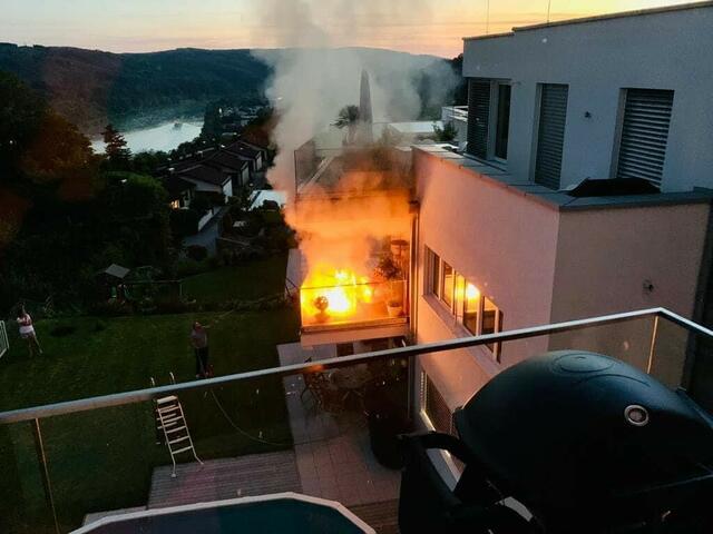 Der Nachbar dämmte das Feuer mit dem Gartenschlauch ein. | Foto: FF Pöstlingberg