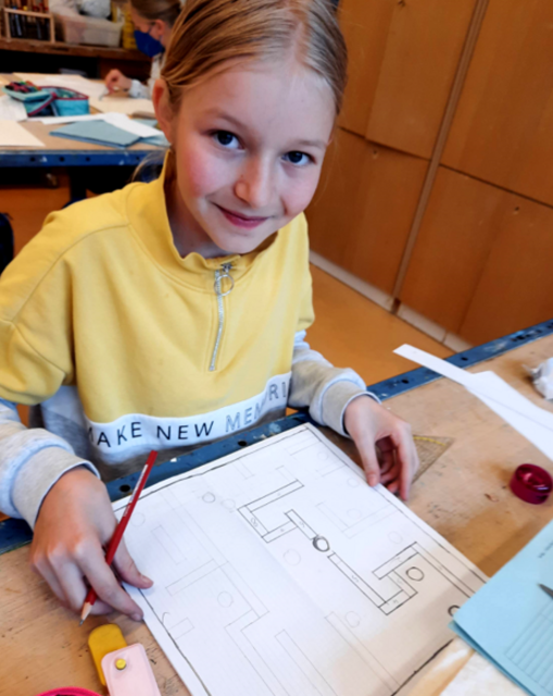 Das nötige geometrische Wissen für den Entwurf der Labyrinthe wurde im Mathematikunterricht erarbeitet. | Foto: BG Tamsweg