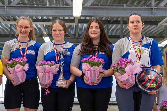 Die LV-Auswahl aus Tirol gewinnt punktgleich vor der Auswahl aus Niederösterreich Gold.  | Foto:  Andreas Aberger