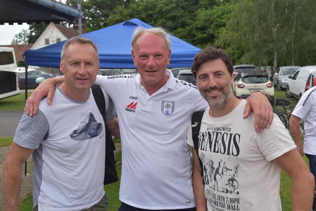 Gastgeber-Obmann Günter Berzkovics (Mitte) begrüßte Toni Pfeffer (links) und Joachim Standfest.