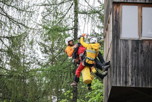  1.500 Fans waren dabei: Erster Bergretter-Fantag in Ramsau am Dachstein Bildidee 