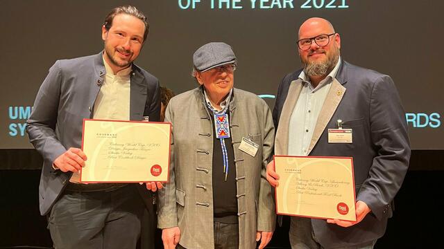 Philipp Stohner (WIFI-Küchenmeister und VKÖ-Teamchef, l.) und Mike P. Pansi (Präsident des Verbands der Köche Österreichs) freuten sich über die prestigeträchtigen Auszeichnungen - Edouard Cointreau, Gründer und Präsident der Gourmand Awards (Mitte), gratulierte. | Foto: VKÖ