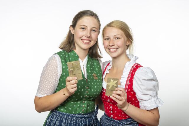 Die Schwestern Victoria und Philomena Lampl (v.l.) wurden beide als "Star" ausgezeichnet. | Foto: Foto Fischer