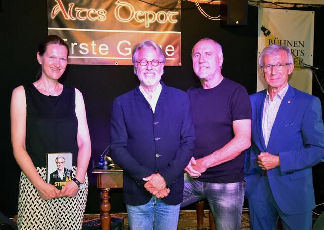 Beatrice Hrusa, Reinhard Kruspel und Josef Schimmer begrüßten Adi Hirschal in Mistelbach