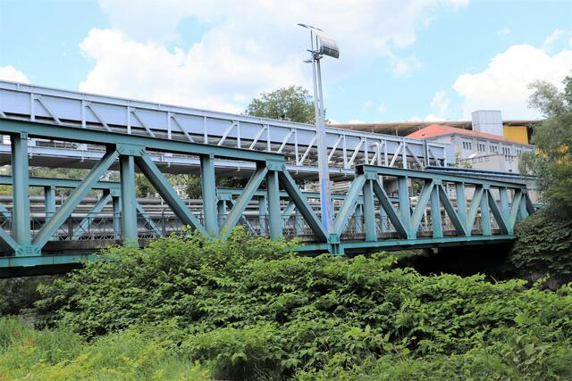 Der neue Radweg gibt Einblick, welch‘ architektonisches Schmuckstück Sappi Gratkorn ist. | Foto: Edith Ertl