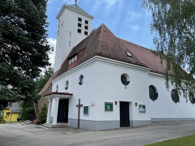 Bereits im 12. Jahrhundert wurde die Kirche gebaut. Am 3. März 1643 erfolgte die offizielle Einweihung. | Foto: Marlene Trenker