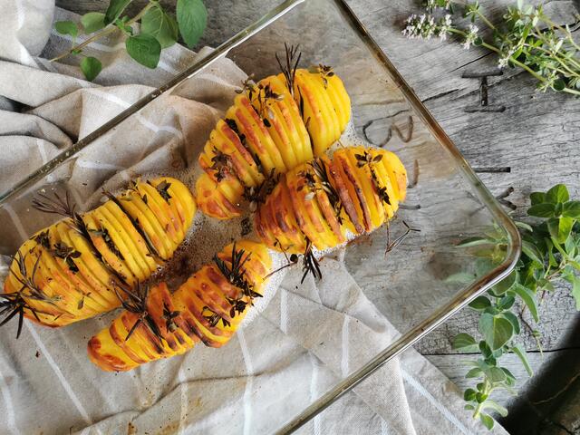 Knusprig gebackene Fächer-Erdäpfel | Foto: Katrin Ebetshuber