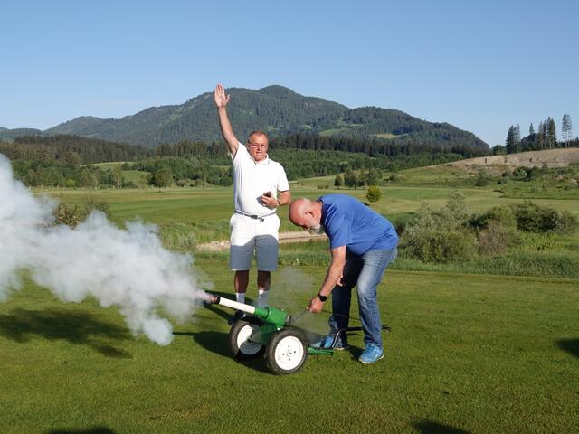 START! (Für die Kanone wurde der ÖKB Scheifling um Unterstützung gebeten)