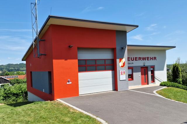 Das Feuerwehrhaus der Freiwilligen Feuerwehr Gritsch erhielt einen neuen Anstrich.
