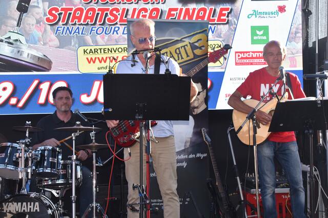 Oberwart3 eröffnete das Fest musikalisch. | Foto: Michael Strini