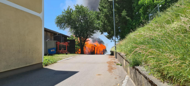 100 Feuerwehrleute waren im Einsatz das Feuer zu löschen. | Foto: Feuerwehr Maria Laach