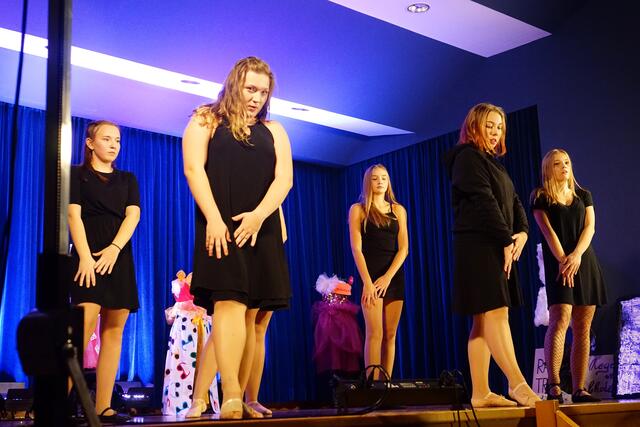Die Tänzerinnen des Tanzvereins "Sidestep" zeigen am Samstag, dem 25. Juli, ihre besten Tanzchoreographien in der Volksschule Minihof-Liebau.