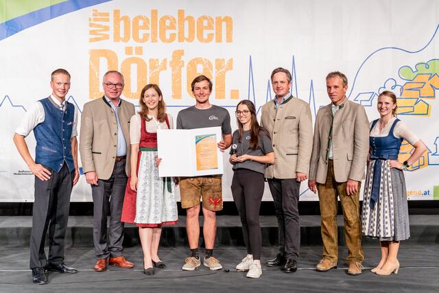 Landesobmann Johannes Baumgartner, LH-Stv. Dr. Stephan Pernkopf, Jugendstaatssekretärin Claudia Plakolm, David Wittmann, Larissa Gazdag-Peichär, Präsident Abg. z. NR Johannes Schmuckenschlager, Maschinenring Landesobmann Johann Bösendorfer, scheidende Landesleiterin Kerstin Lechner | Foto: Georg Pomaßl