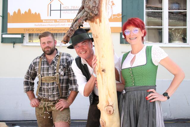 Natur pur: Brunnenbauer Michael Hausjell, Pfosten und Bettina.