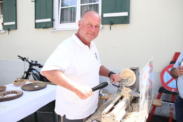 Natürliche Holzbearbeitung: Drechsler Manfred Gebhard.