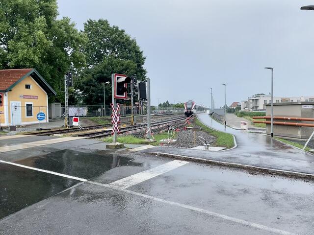 Der Bahnhof in Frauental wird seit letzter Woche am neuen Bahnsteig (im Bild rechts) angefahren. | Foto: Michl