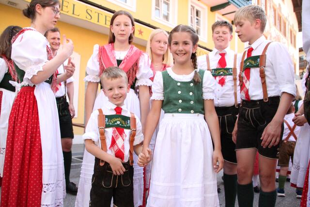 D`Stoaklüftla: Lukas und Lena vor ihrem großen Auftritt.