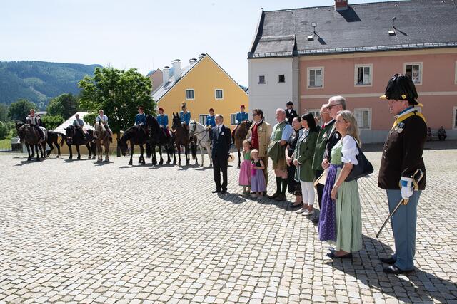 Die Reiter warteten mit ihren Pferden auf den Startschuss. | Foto: Kuss