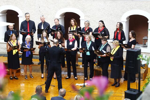 Der Singkreis Mitterdorf an der Raab feierte sein 30-jähriges Jubiläum im Schloss Stadl. | Foto: RegionalMedien Hofmüller