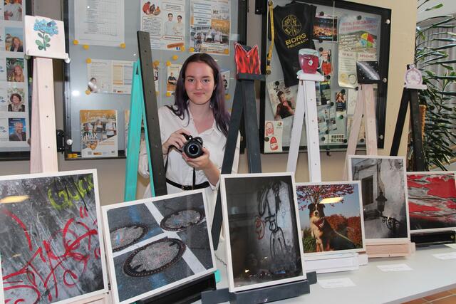 Auch Fotokunst wurde zum Kauf angeboten. | Foto: WOCHE