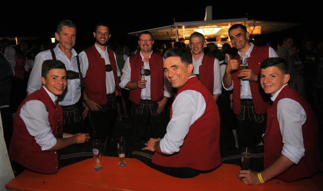 Umtrunk in frischer Luft - die Kapelle Burgkirchen