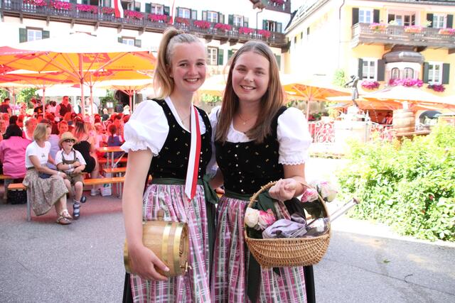 Marketenderinnen Lisa und Elisabeth.