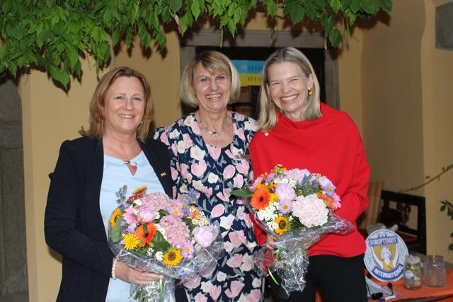 Frauenstadträtin Maria Theresia Eder, Soro-Club-Präsidentin Helga Pammer, Soro-Unions-Präsidentin Eliette Thurn
 | Foto: gg