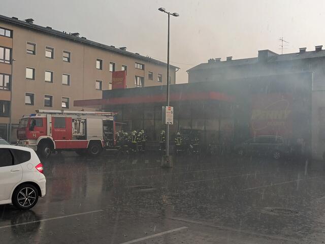 Starke Rauchentwicklung im Pennymarkt St. Georgen | Foto: Eckhart Herbe