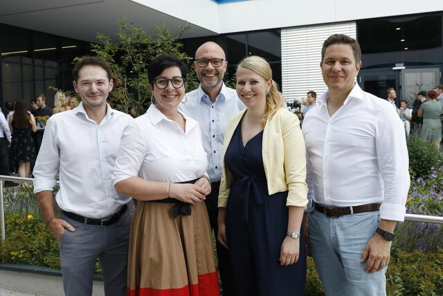 Die anwesenden Vertreter der Fachjury des Jungunternehmerpreises 2022: Dieter Hödlmayer, Petra Baumgarthuber, Gerold Weisz, Melanie Hofinger und Juryvorsitzender Markus Roth (v. l.).
