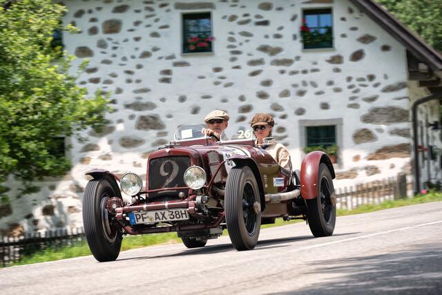 eilnehmer aus ganz Europa kamen zur Mühlviertel Classic 2022: Im Bild die Deutschen Ulrich Renger/Maria Lindner auf einem Alvis 12, Baujahr 1938. | Foto: MV-Classic/Martin Gaisbauer
