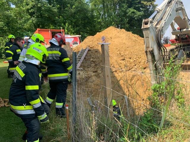 Am Dienstag fiel in Tillmitsch ein Bauarbeiter in eine Baugrube. | Foto: FF