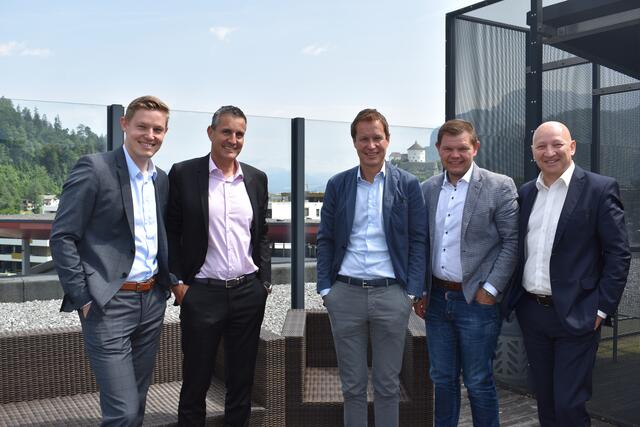 Die vier Brüder Florian, Gerald, Dieter und Fritz jun. Unterberger konnten gemeinsam mit Geschäftsführer Josef Gruber (v.l.) in Kufstein auf eine positive Jahresbilanz 2021 blicken.  | Foto: Barbara Fluckinger