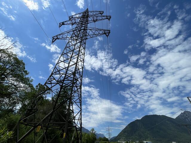 Durch so einen Freileitungsmasten fließt der Strom durch und versorgt neben der Stadt Salzburg auch die umliegenden Gemeinden und Grenzgebiete. | Foto: sm