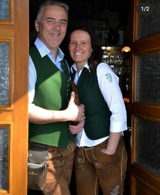 Dorfgasthof Seiler-Ziegler. Richard und Petra vom Dorfgasthof Seiler-Ziegler führen seit Jahren das traditionelle Gasthaus aus Leitersdorf. In der Gaststube, sowie im kinderfreundlichen, grünen Gastgarten werden die Gäste kulinarisch mit saisonalen Gerichten verführt. Dazu werden regionale Säfte und Weine serviert. | Foto: KK