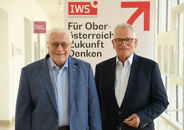 V.l.: Studienautor Friedrich Schneider und IWS-GF Gottfried Kneifel.